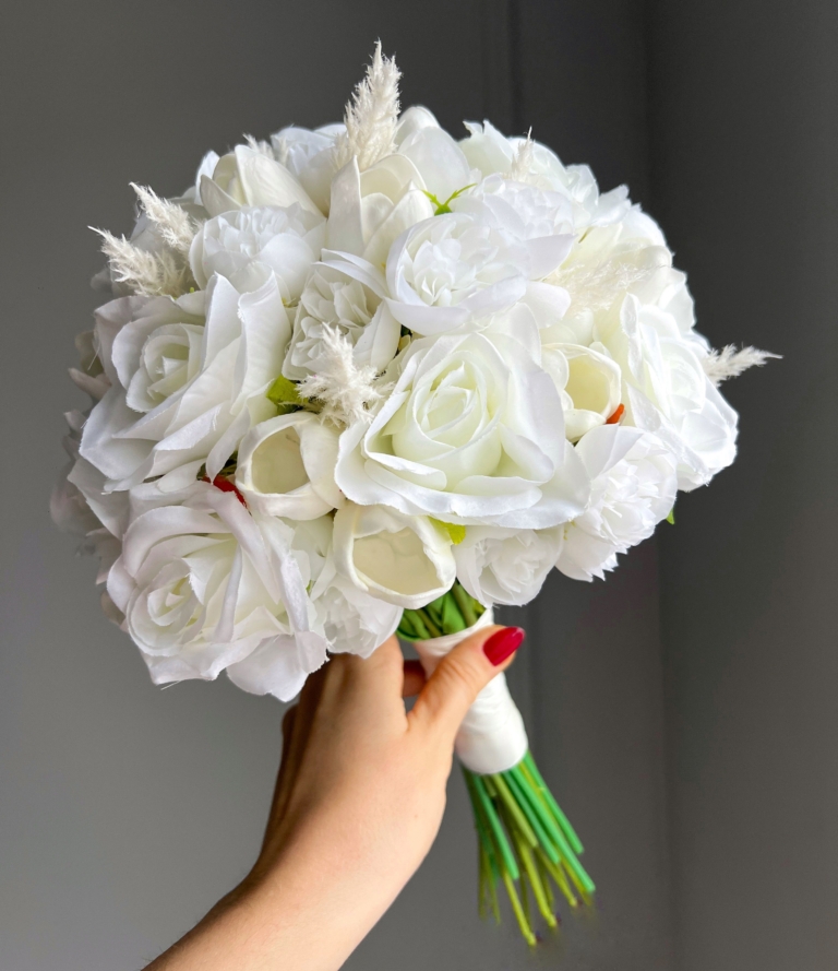 Künstlicher Brautstrauß Pure White in elegantem Weiß