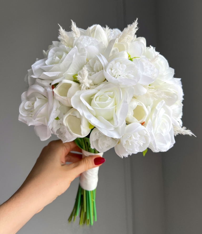 Brautstrauß Pure White für eine moderne Hochzeit