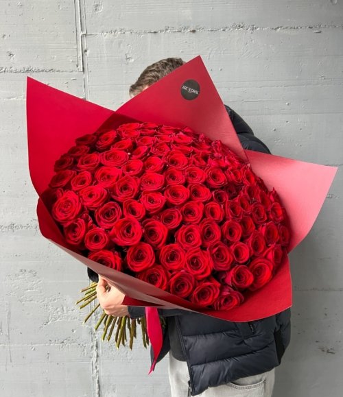 Großer Blumenstrauß aus 100 roten Rosen