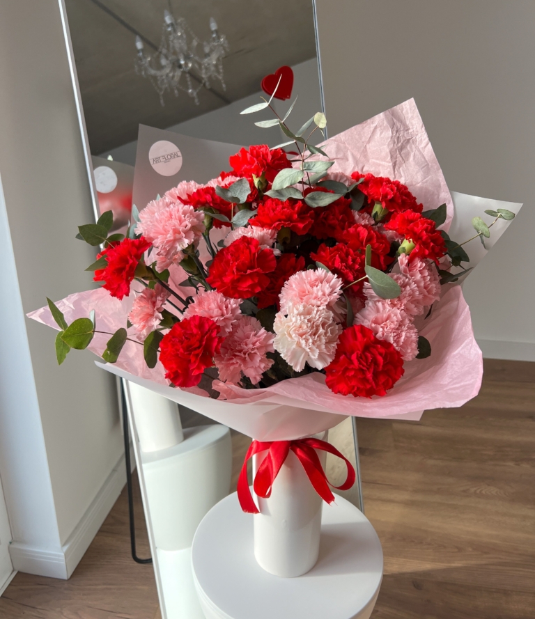 Blumenstrauß „Herzensfarben“ – liebevolles Geschenk mit rosa und roten Blüten