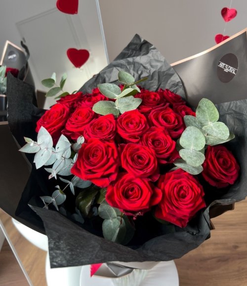 Blumenstrauß "Liebe in Schwarz" – romantischer Rosenstrauß als Geschenk