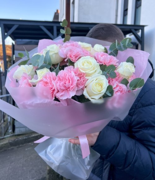 Blumenstrauß Pink Elegance mit weißen Rosen und rosa Nelken