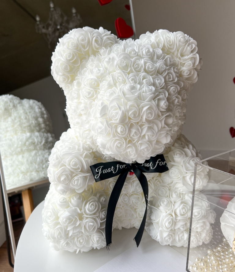 35 cm großer weißer Rosenbär als Teil des Sets