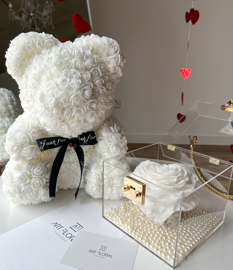 Romantisches Geschenkset mit Rosenbär und Infinity-Rose