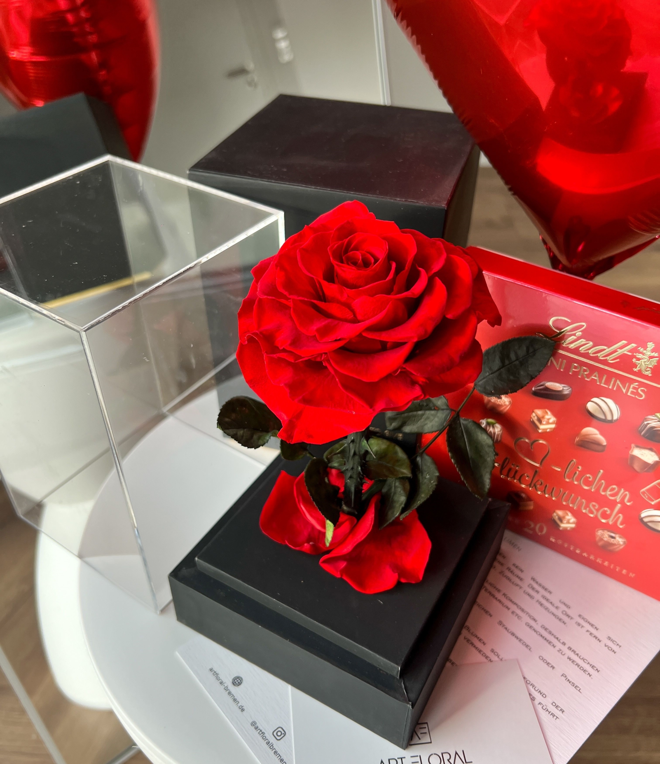 Geschenkset Dark Love mit ewiger roter Herz-Rose