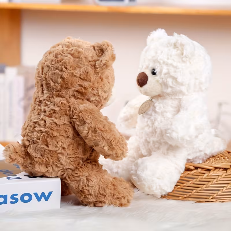 Weißer Plüschbär als Geschenk