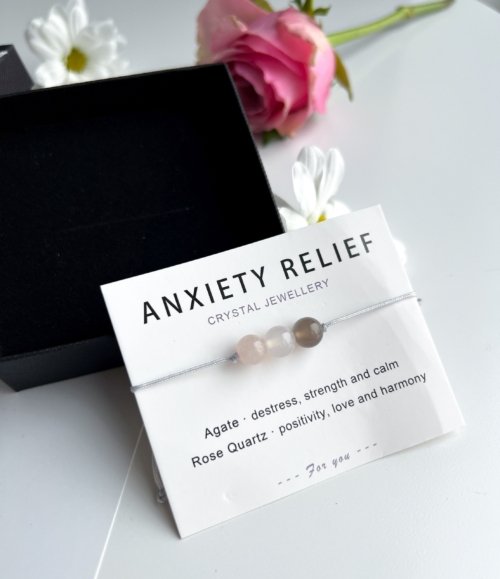 Edelstein-Armband auf Bedeutungskarte Anxiety Relief