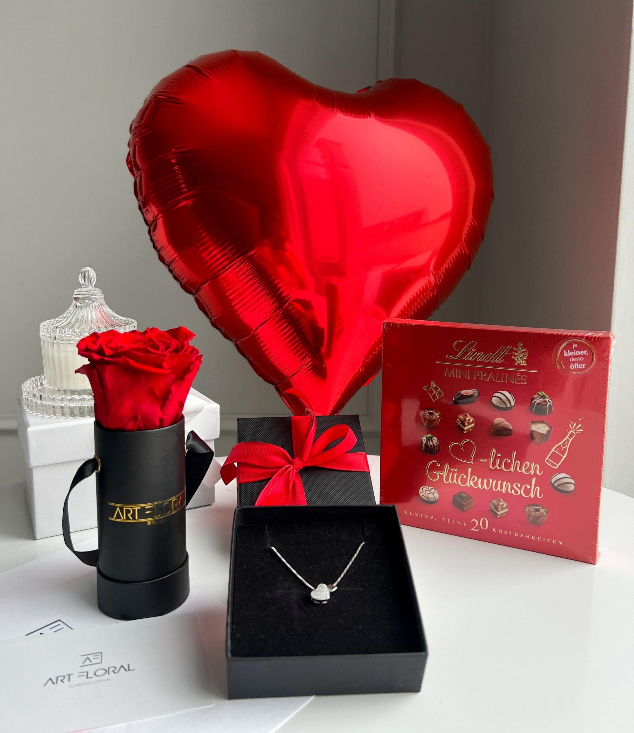 Geschenkset „Black Red Heart“ mit schwarzer Rosenbox