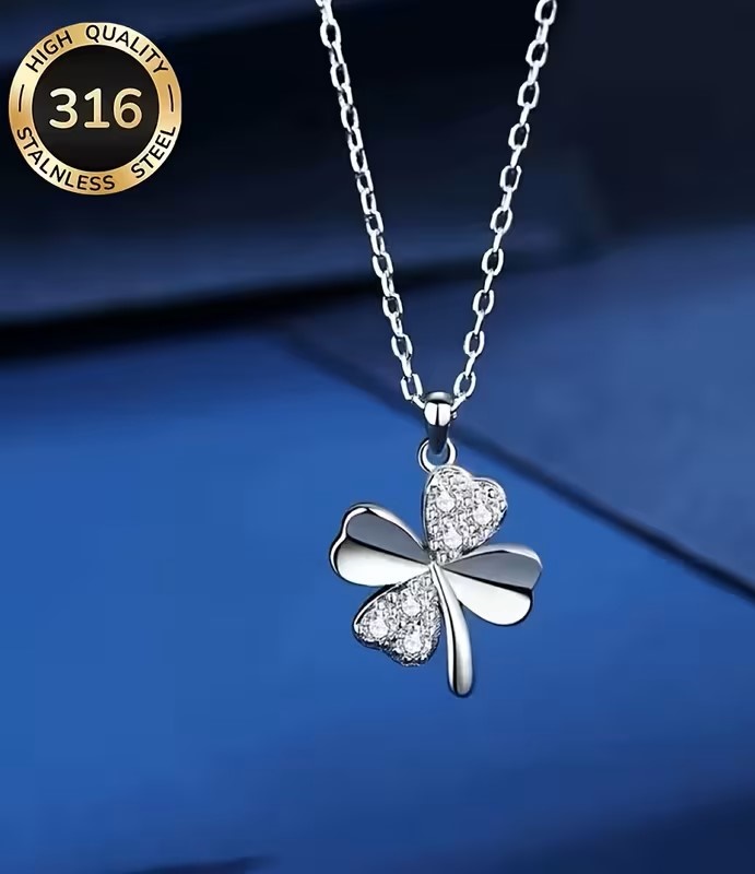 Nahaufnahme der glänzenden Oberfläche des Kleeblatt-Anhängers