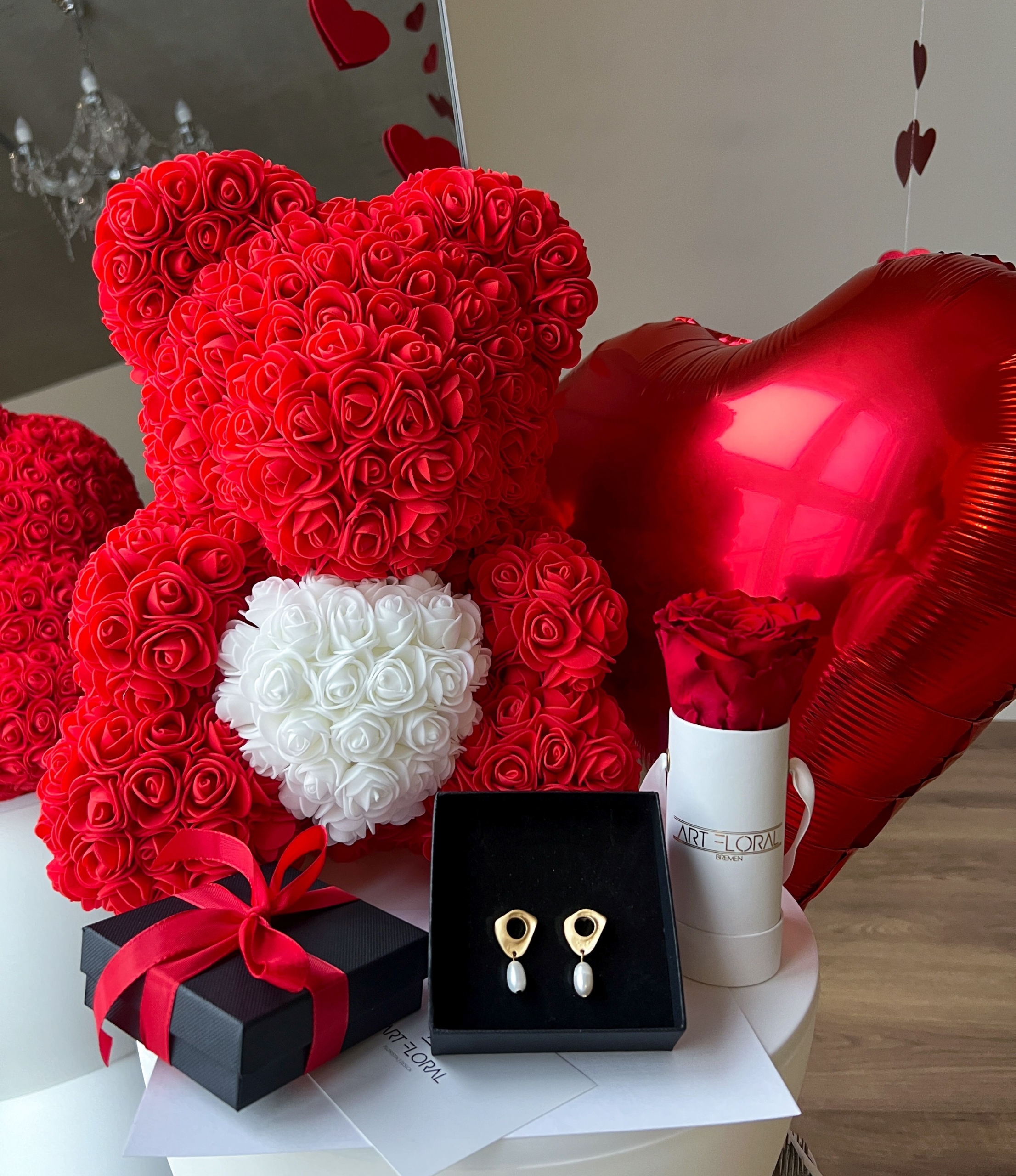 Geschenkset Red Love & Pearl mit Rosenbär, Herzballon, Ewiger Rose und Perlen-Ohrsteckern