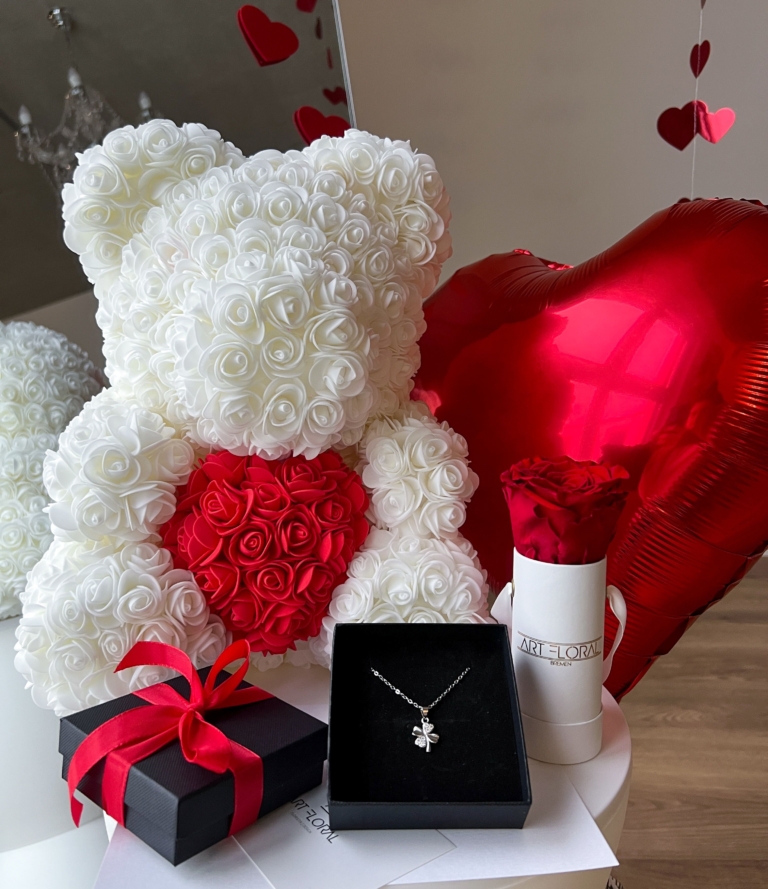 Weißer Rosenbär mit rotem Herz, Herzballon und Infinity-Rose im weißen Mini-Box