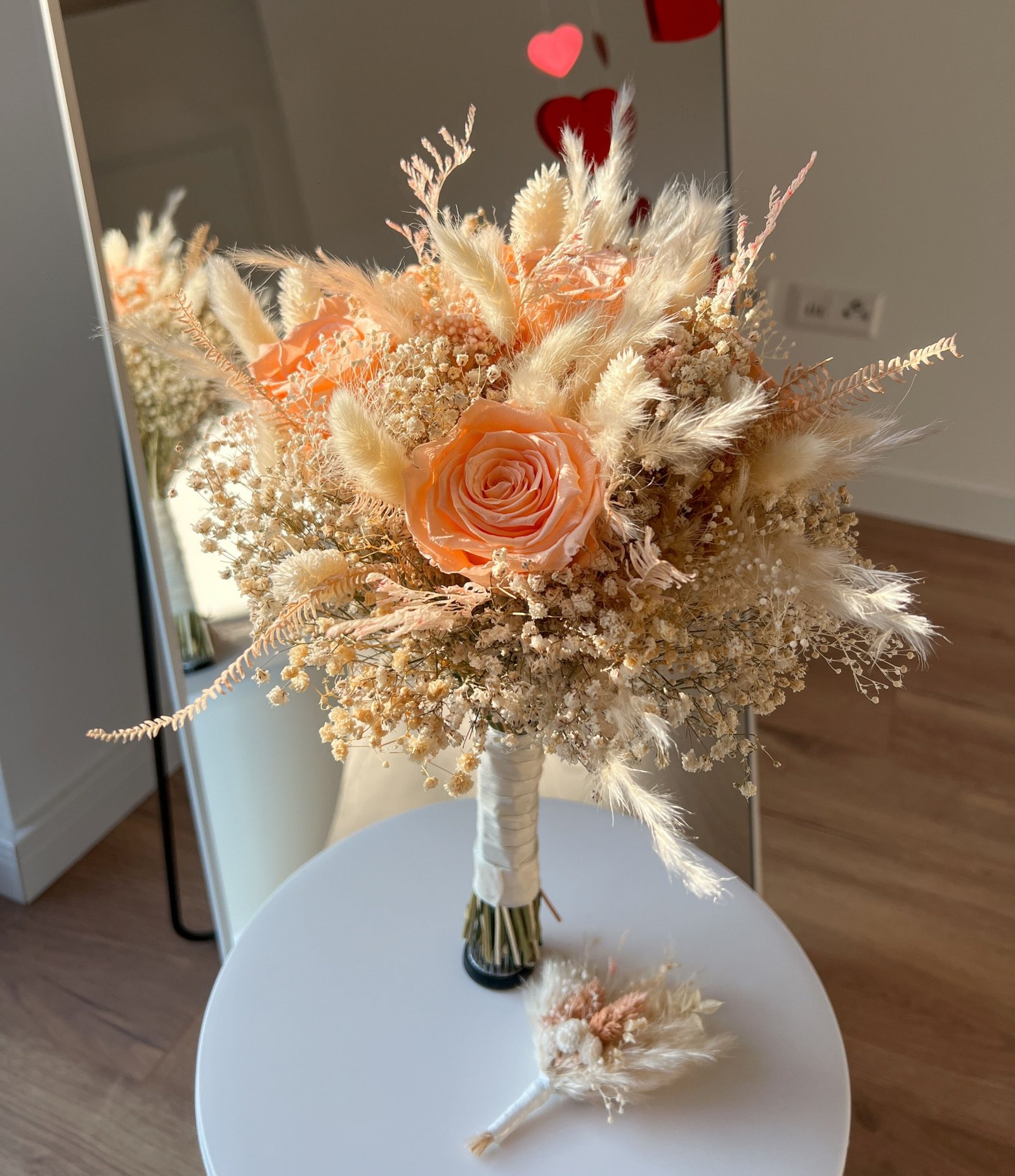 Trockenblumen Brautstrauss „Pfirsichrosen“ inkl. Boutonniere