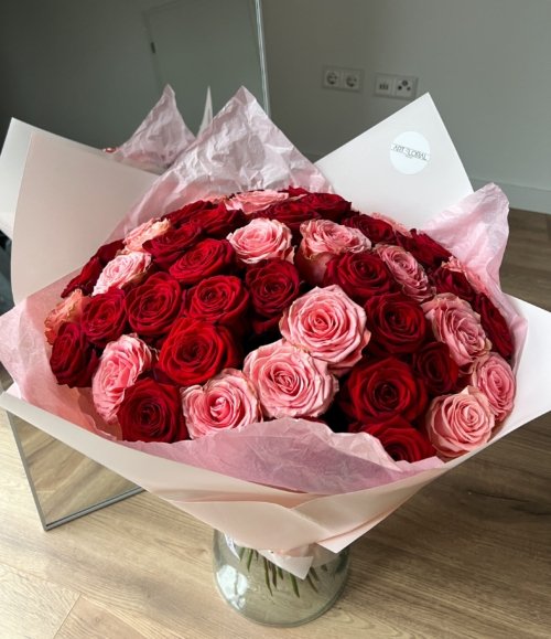 Rote und rosa Rosen – Blumenstrauß "Rosige Liebe" Nahaufnahme
