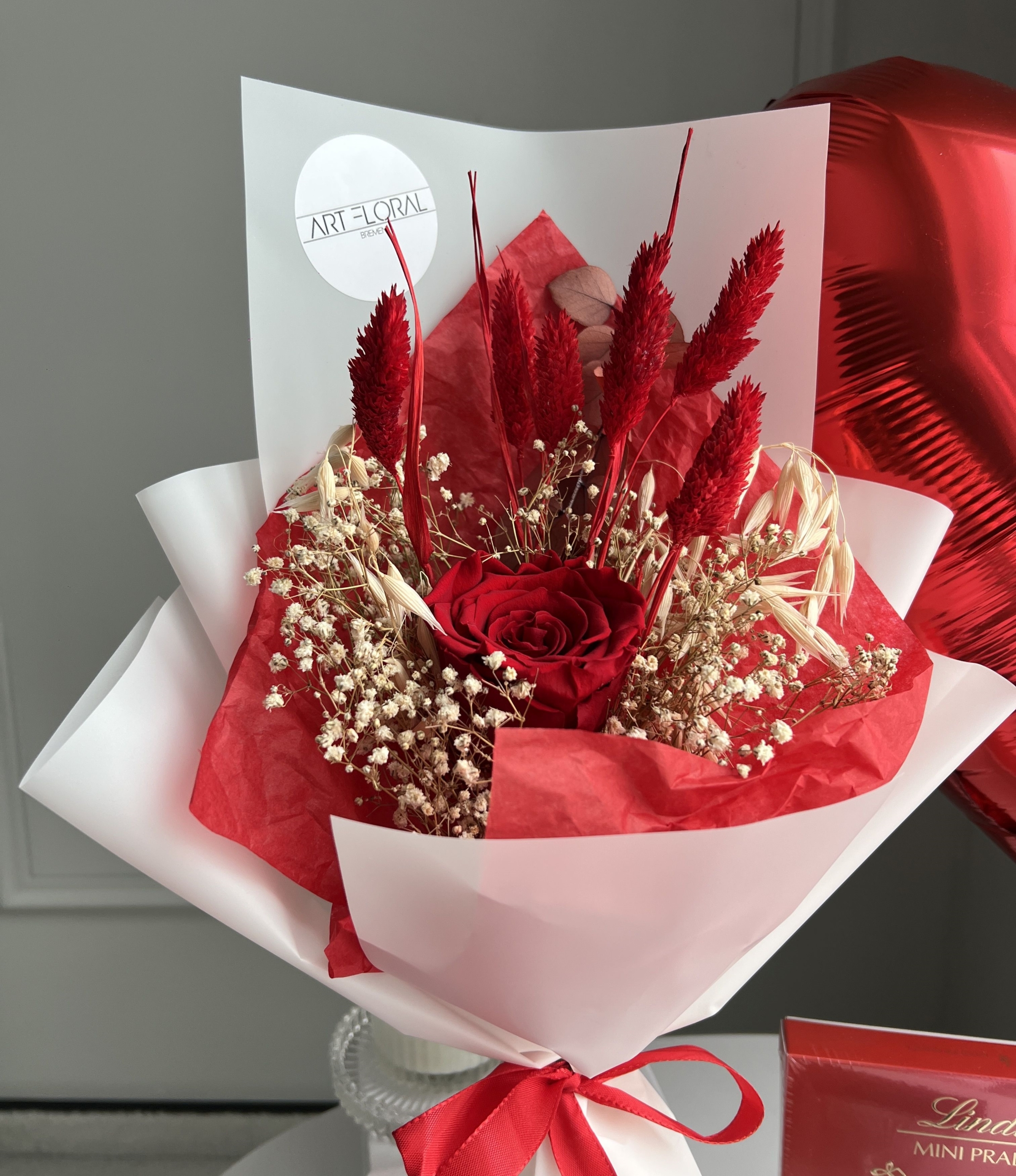 Geschenkset „Liebe für die Ewigkeit“ – Rosenbox, Herzballon, Pralinen und Schmuck Geschenk