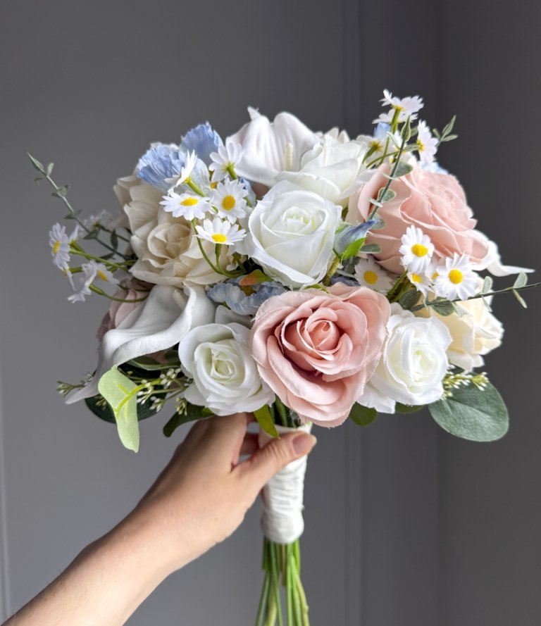 Kunstblumen Brautstrauß „Pastell Garten Hochzeit“ mit Rosen und Calla