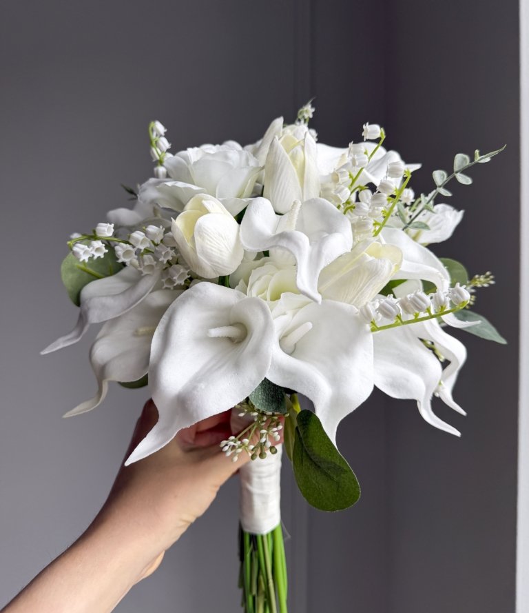 Kunstblumen Brautstrauß „Weiße Harmonie“ mit Tulpen und Calla