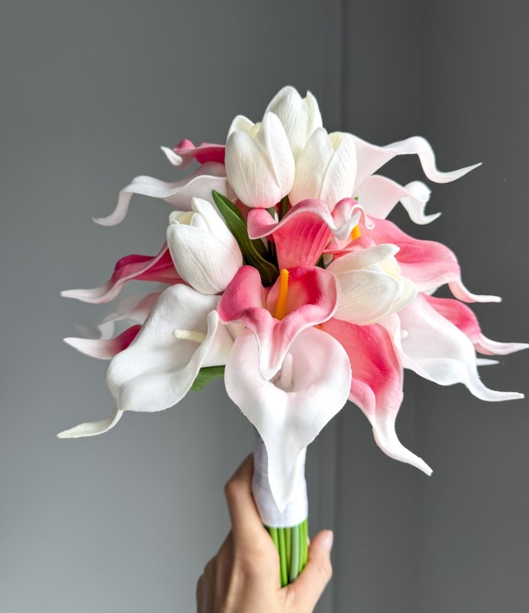 Kunstblumen Brautstrauß „Weiße & Rosa Calla“ mit Tulpen