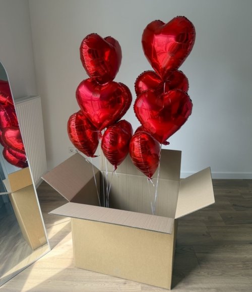 Ballonbox Herzensüberraschung mit 9 roten Herzballons
