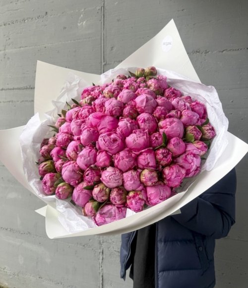 100 rosa Pfingstrosen als luxuriöser Blumenstrauß