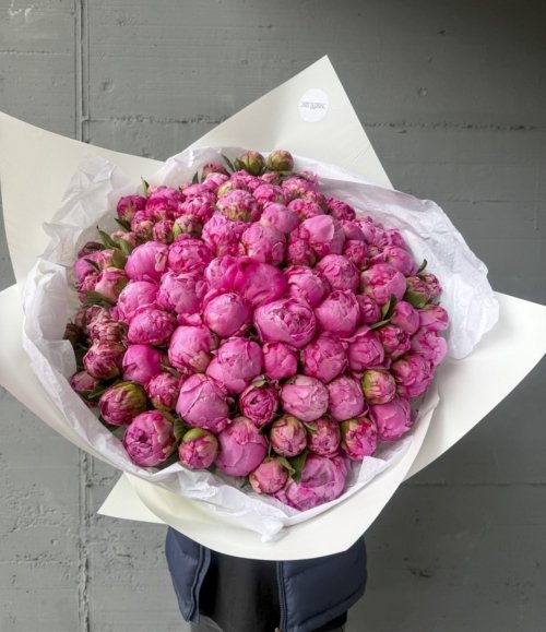Großer Blumenstrauß mit 100 frischen Pfingstrosen