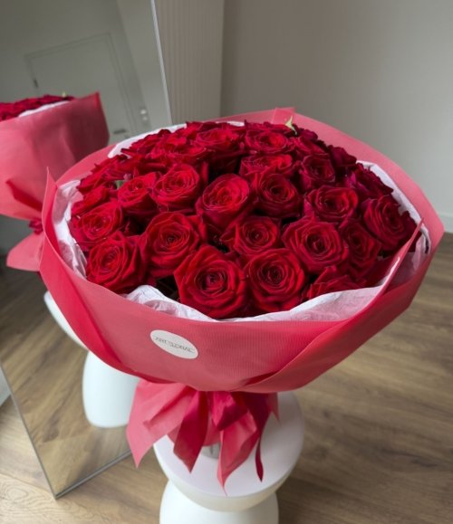 Luxuriöser Blumenstrauß mit 40 roten Rosen