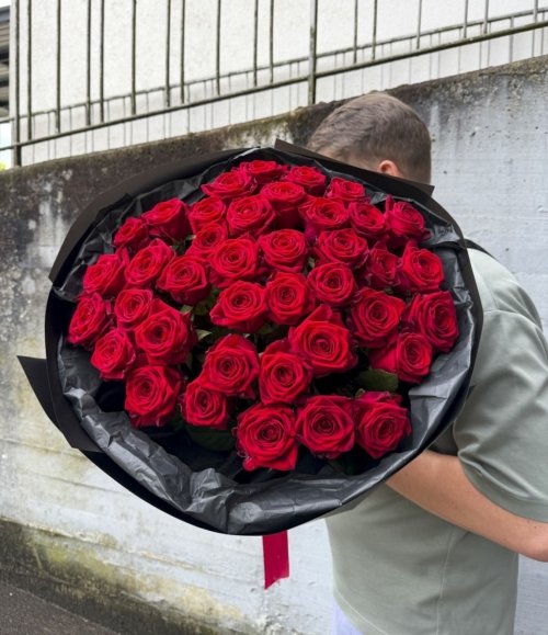 Blumenstrauß Schwarzer Rubin mit 40 roten Rosen