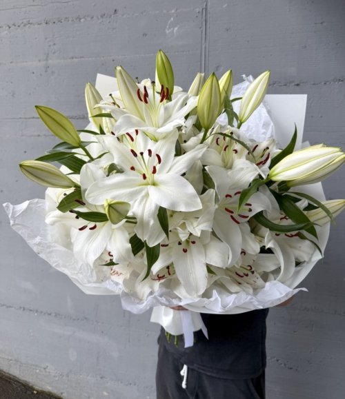 Blumenstrauß Weiße Lilien mit frischen weißen Lilien