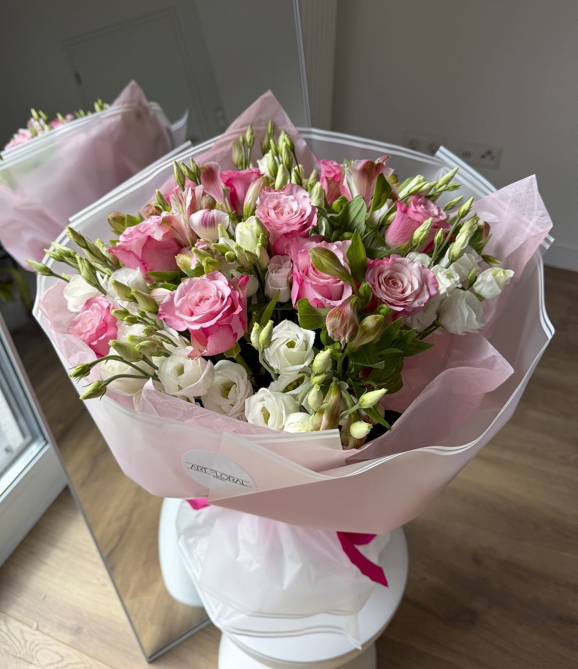 Blumenstrauß „Rosa Rosen & Lisianthus“