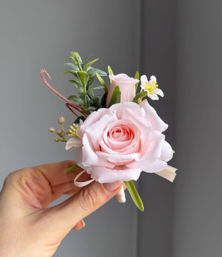 Kunstblumen Bräutigam Boutonniere mit zartrosa Rose