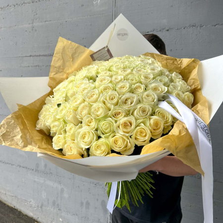 Blumenstrauß „Weiße Wolke“ mit weißen Rosen