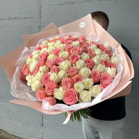 Blumenstrauß_100_weiße_und_rosa_Rosen_1